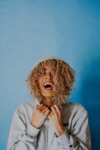 Davines Love Curl producten voor gezonde, gehydrateerde en pluisvrije krullen volgens de Curly Girl Methode.